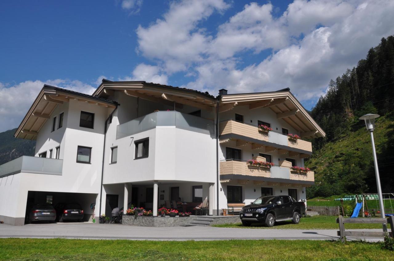 Gaestehaus Holaus Mayrhofen Exteriör bild
