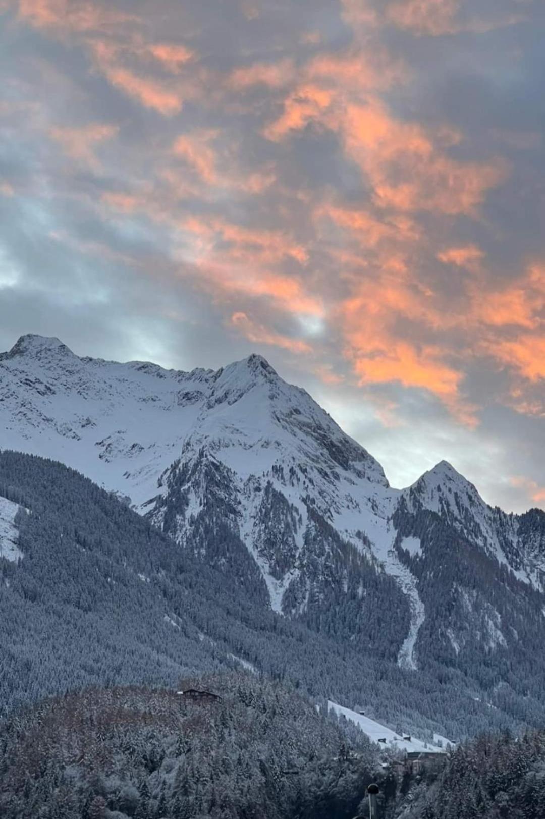 Gaestehaus Holaus Mayrhofen Exteriör bild